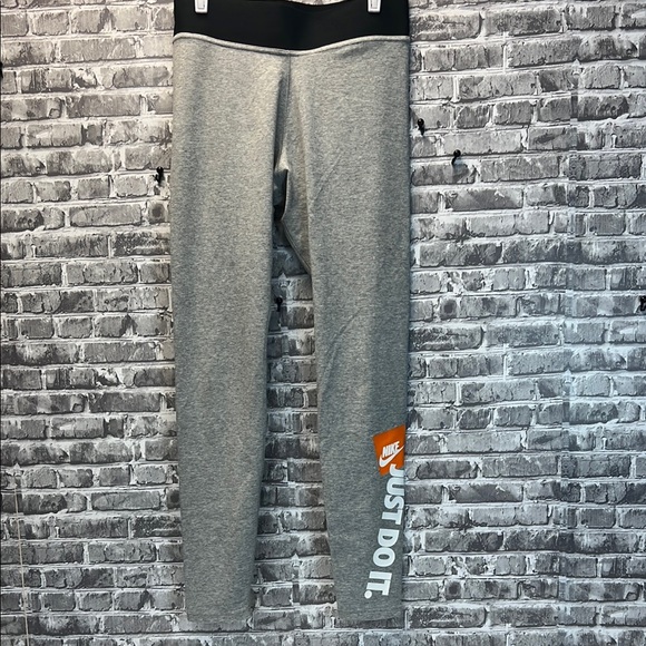Nike Pants - Nike women's Gray‎ Leggings